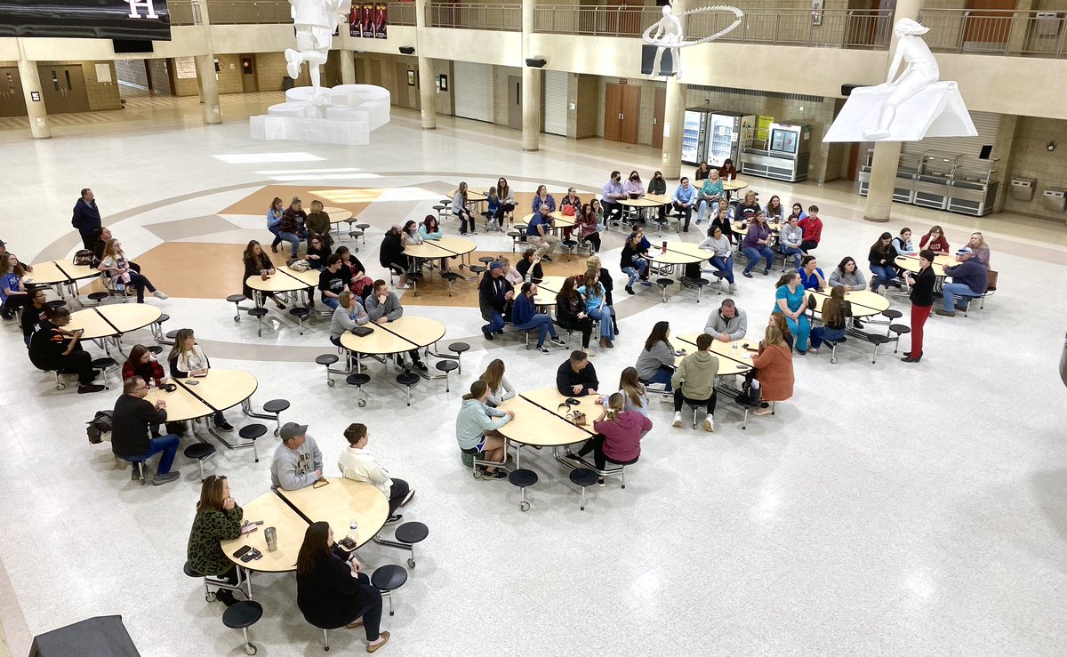 HardinCoSchools's tweet photo. There was a tremendous turnout tonight!  

@HCSTMorgan shared information w/HS students who have an interest in becoming a future teacher!

Learn more here:  https://t.co/05wz1Gq3Li https://t.co/7S0dPHOuXF