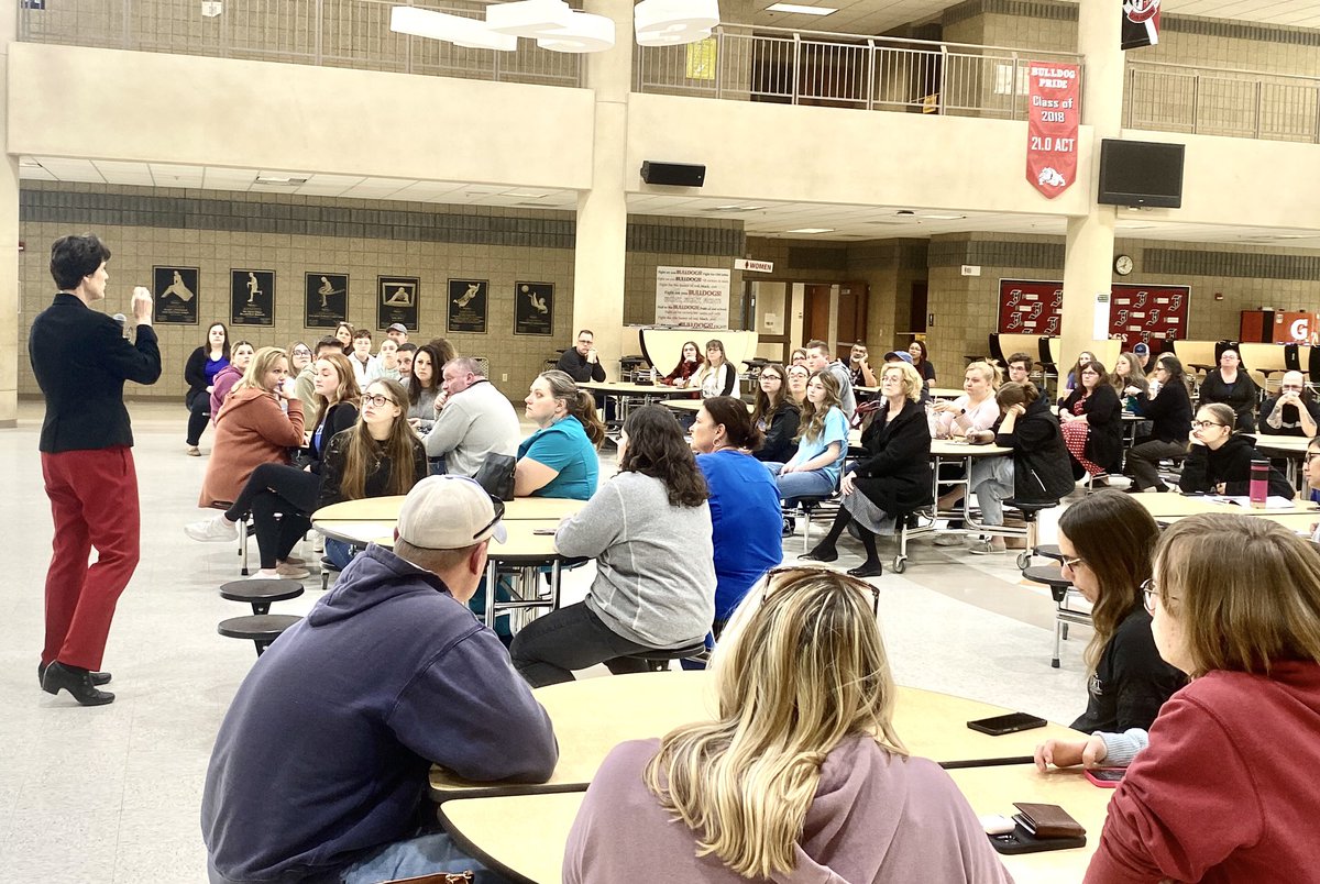 HardinCoSchools's tweet photo. There was a tremendous turnout tonight!  

@HCSTMorgan shared information w/HS students who have an interest in becoming a future teacher!

Learn more here:  https://t.co/05wz1Gq3Li https://t.co/7S0dPHOuXF