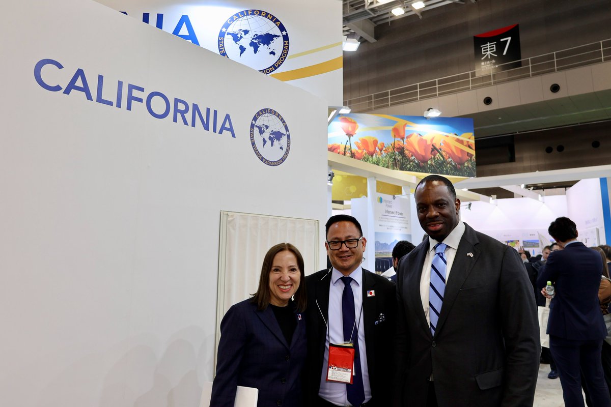 CAGoBiz's tweet image. Yesterday, we officially opened the California Pavilion at the #WorldSmartEnergyWeek trade show in Tokyo! 

Come meet the incredible California small businesses whose products and solutions will help us solve the climate crisis. @SBAgov #CAJAPAN2023