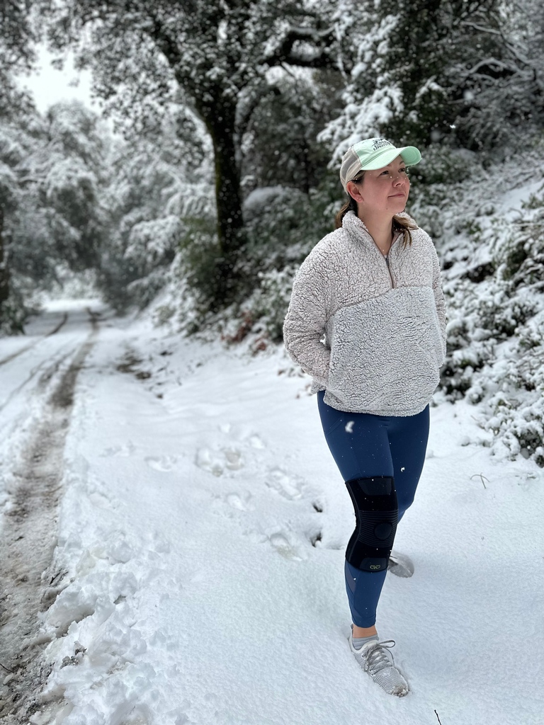 gosleeves4life's tweet image. "Taken hiking on the east peak of Mount Tamalpais State Park in Marin.  I wore the sleeve for stability since my arthritis gets worse when it’s cold. My knee was super achy that morning, and the sleeve really helped, even over my pants!" ~Kate R. 
#gosleeves #kneesleeves #hiking