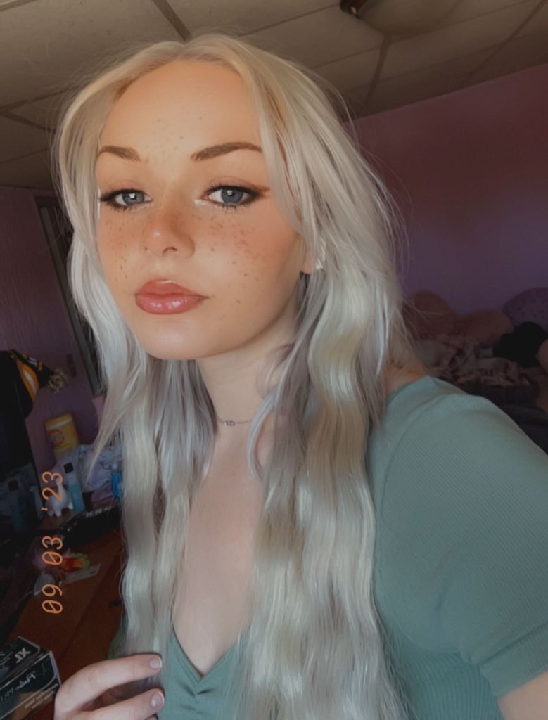FL0WERW0RKS's tweet photo. back 2 blonde https://t.co/zkfl6GqXnd