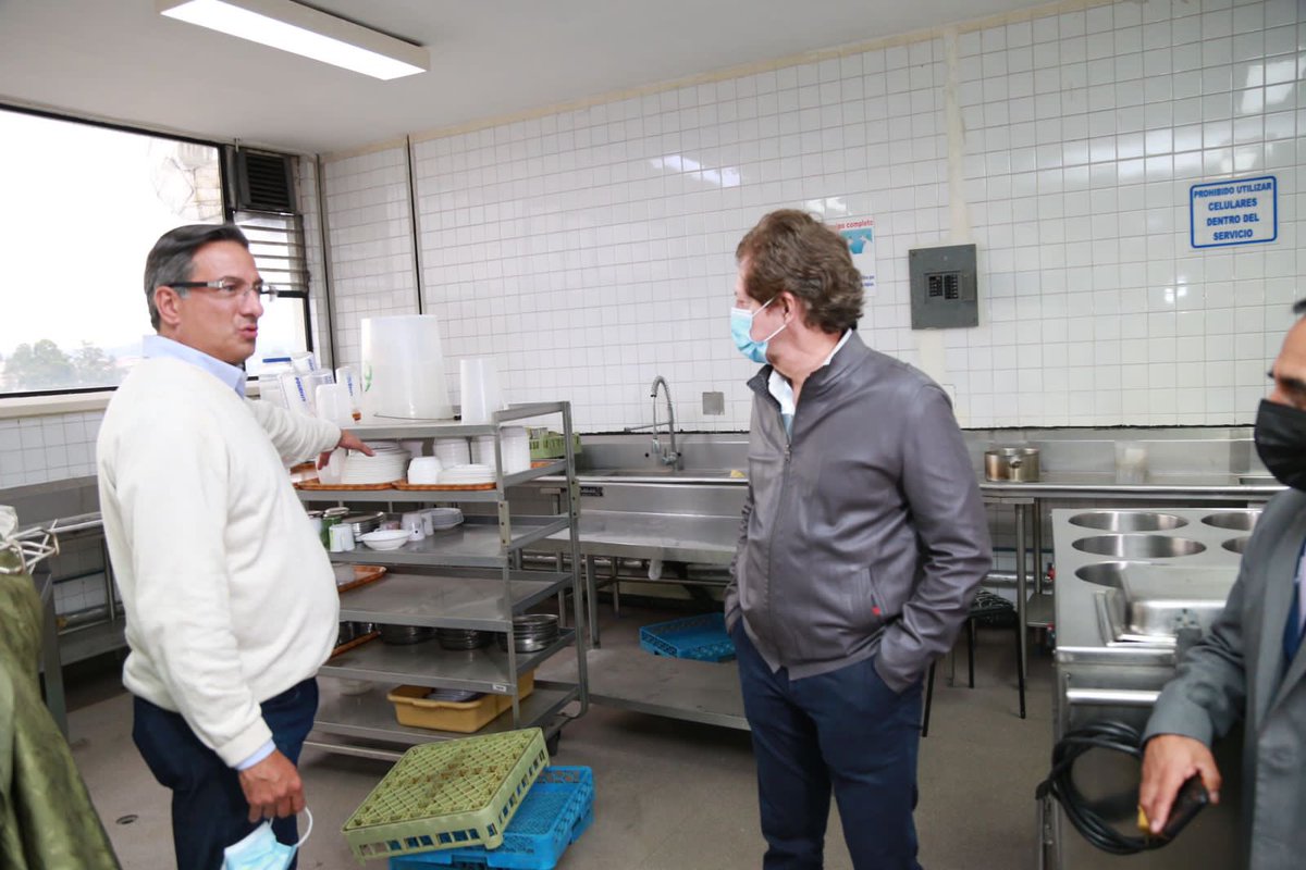AlfredoOrtegaEc's tweet photo. Constaté los servicios que brindamos a nuestros asegurados, hoy visité el Hospital José Carrasco Arteaga. Tenemos aún trabajo que hacer en función de una atención integral de salud. Me comprometo a estar vigilante, trabajar en territorio y palpar la realidad de nuestros afiliados https://t.co/fkQaYB4Am3