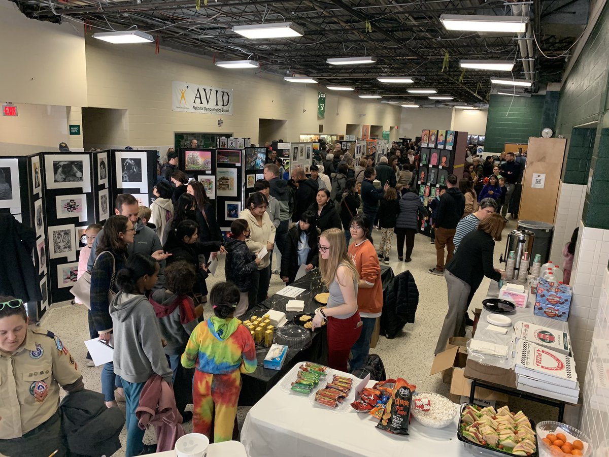 FallsChurchHS's tweet photo. FC Pyramid Art Show was amazing! Such talent in our pyramid. Great work students and thanks to all who came to support! #WeAreFC https://t.co/NAilDjMij1