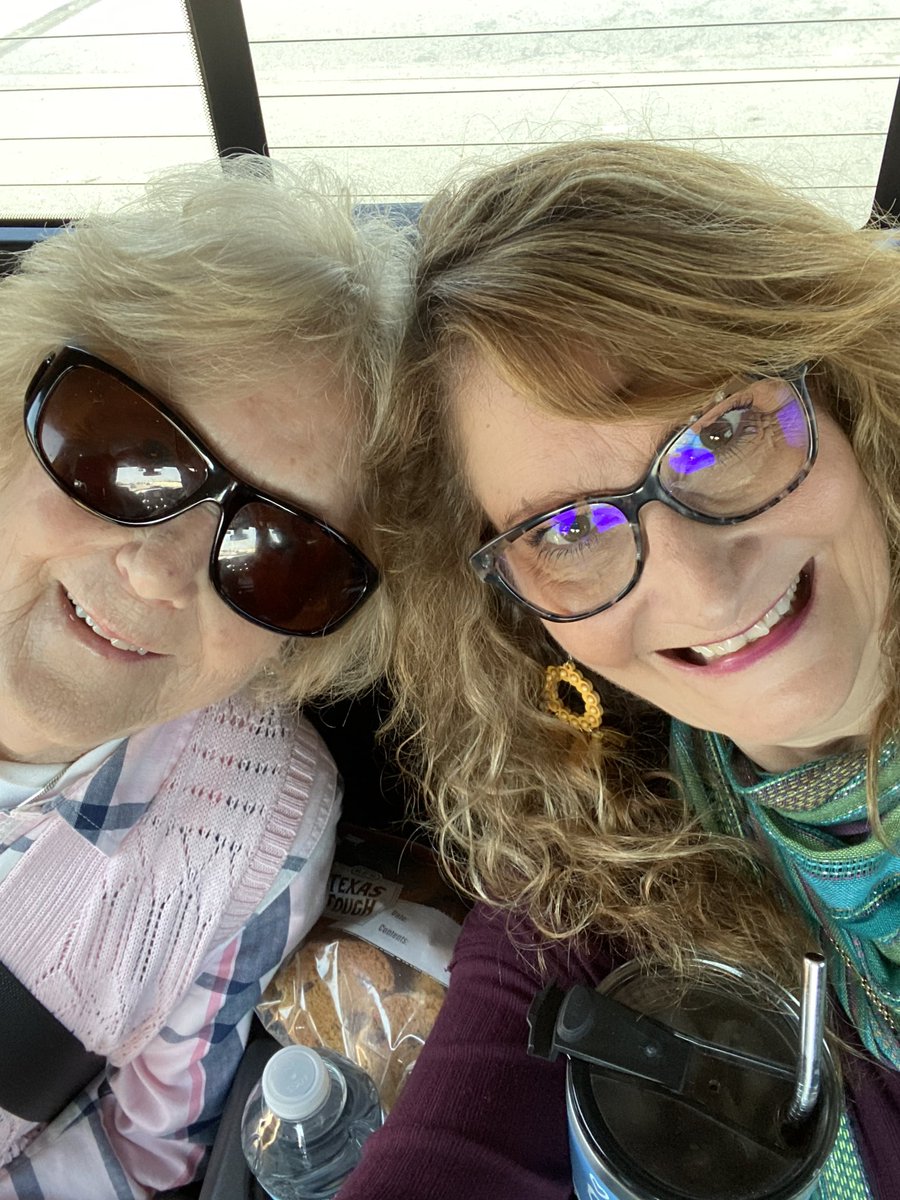 PopeDougies's tweet photo. #RODEOHOUSTON https://t.co/WbkTsNPBFX