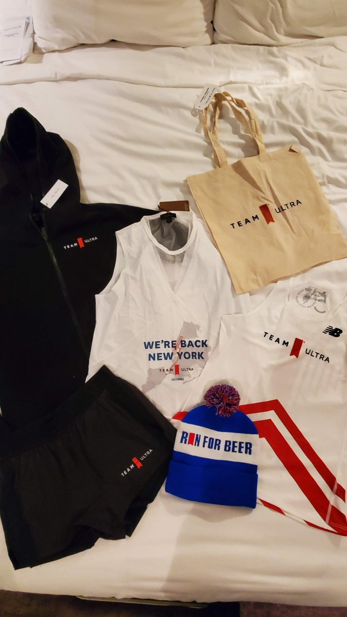 DanielleCure10's tweet photo. All the swag. #ultrajoy #ultramarathoncontest @MichelobULTRA https://t.co/NUB0wNmDs3