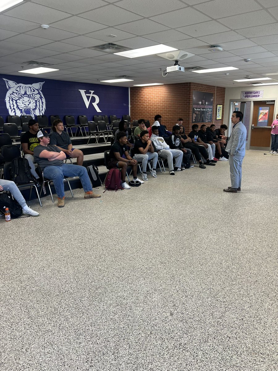 CoachBarron_'s tweet image. Thank you Jason Backus, from Norton Financial, to come and speak to some of our guys about handling their finances and how invest their time, energy, and money! #WeAreVR #SetUpForSuccess