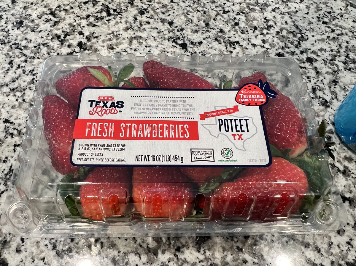 JessicaDomel's tweet image. Fresh #Poteet grown strawberries are back at ⁦@HEB⁩! #txag