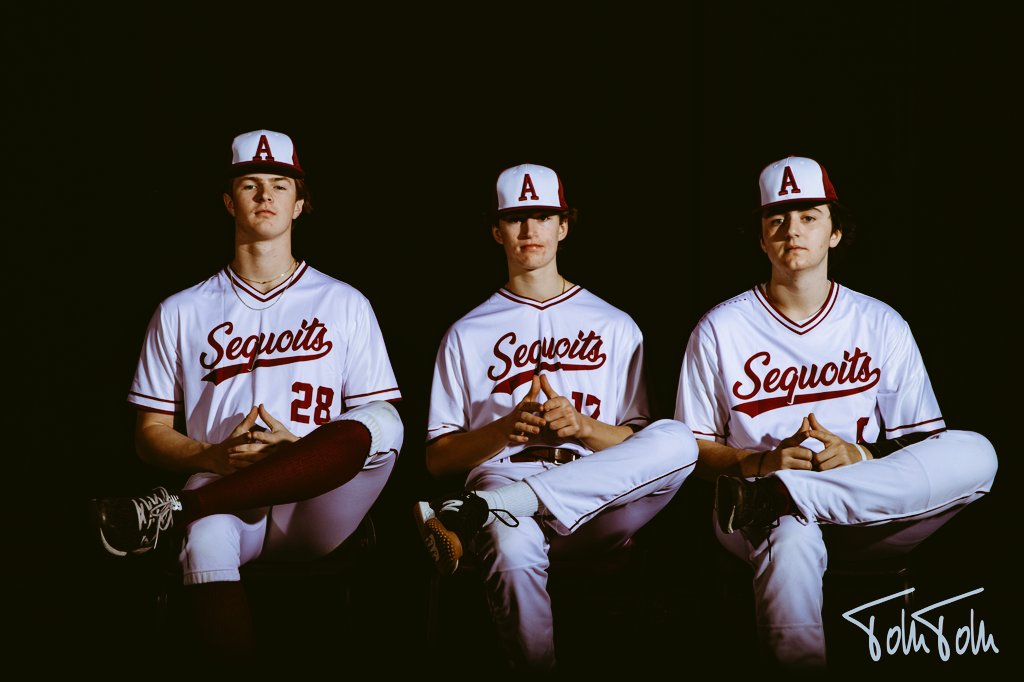 Patiently waiting.  #gosequoitsbaseball #together <a href="/JackOlson28/">Jack Olson</a> <a href="/feldkamp_dylan/">Dylan Feldkamp</a> <a href="/CecchiBrayden/">Brayden Cecchi</a>