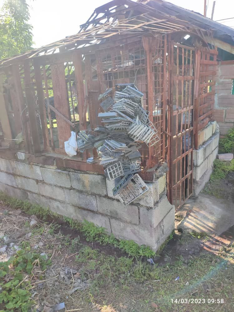 #Camaguey <a href="/OCitma/">ORSA</a>-Salud Ambiental-inspectores del Gobierno realizan inspección ambiental a privado. Detectan graves  violaciones por mal manejo desechos peligrosos de la reparación de baterías de plomo. Se prohíbe la actividad y se dispone  eliminar resíduos y remediar el área.