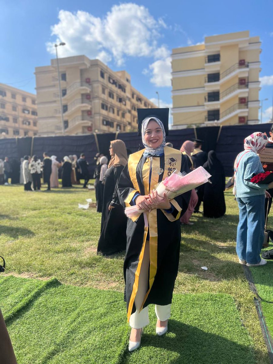 yassmohamedd's tweet photo. أحلى يوم فى الدنيا ❤️😘 
رسميا ❤️❤️
دفعة طب المنصوره ٢٠٢١ ❤️ https://t.co/etp1xCFWXW