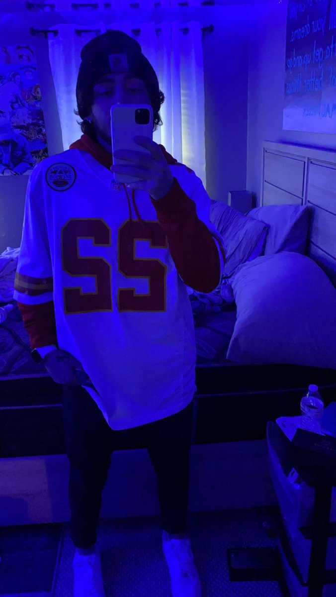 wclouse9's tweet photo. @Juan_Thornhill Got me cryin in the club rn @Juan_Thornhill https://t.co/1HEBMc9h5I