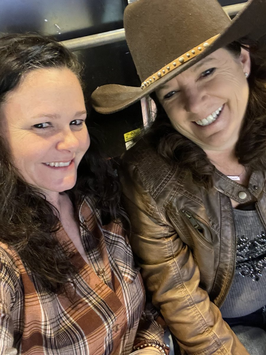 purpleroses079's tweet photo. #RODEOHOUSTON https://t.co/wZRmwWBcVL