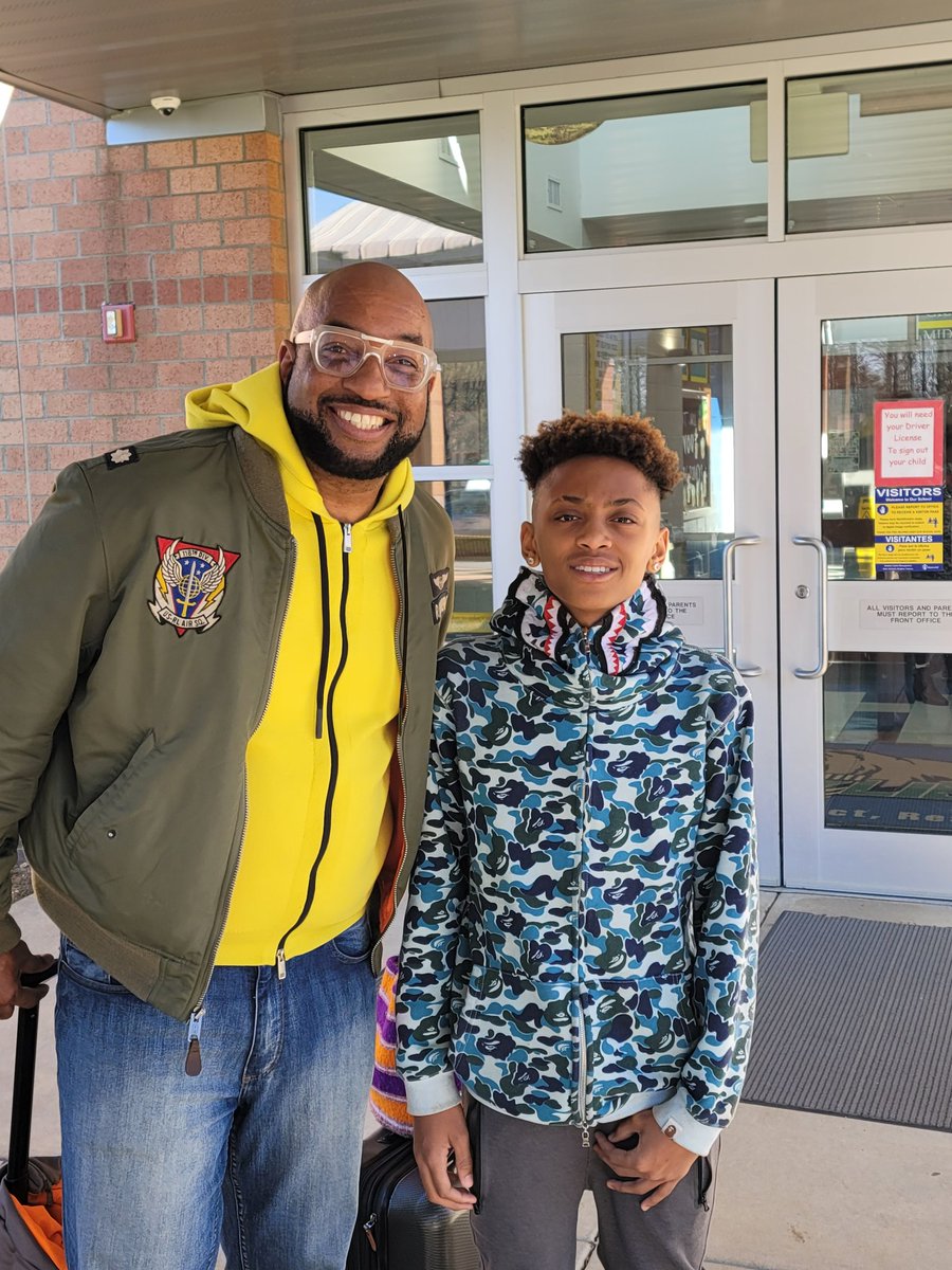 MrMuziq23's tweet photo. Words can't describe the excitement we had today sharing space with @kwamealexander. The BYMs @GHMS_Grizzlies will never be the same! Hearing from @darecoulter was a great suprise and bonus. @OrangeCoSchools @xsquaddeo https://t.co/ddqah5JlGG