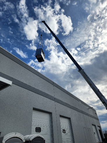FullDistBrewing's tweet photo. Chiller on the roof day! The @merrittcs Teams executed a flawless lift and setup of the Full Distance @ProRefrig chiller. The countdown is underway to late spring opening. @Merrittprop @hauckarch #brewery #veteranownedbusiness #StaffordVA #beer https://t.co/J89rwo9ORb