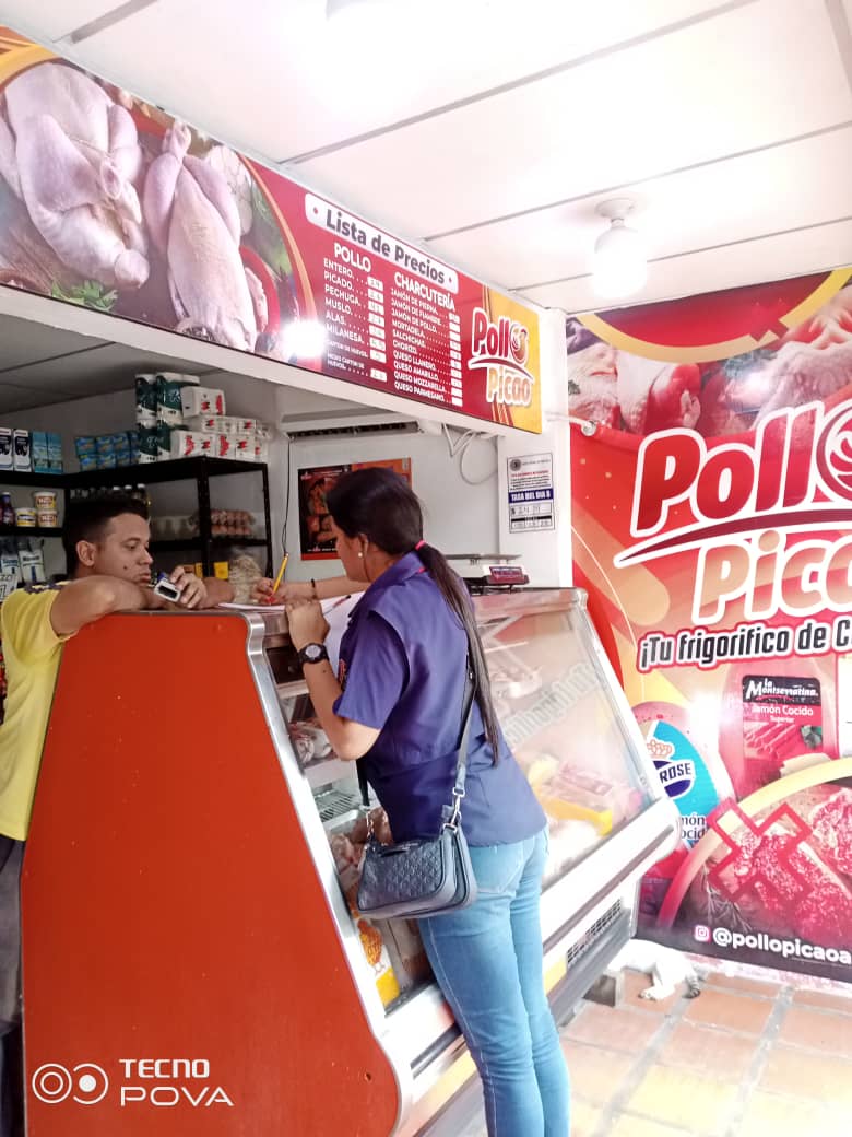 GMVV_Apure's tweet photo. @banavihaldia realizó Jornada de Microfiscalización en locales comerciales, ubicados en la Av. Revolución, mcpio San Fernando, con la finalidad de orientar a los empleadores sobre la importancia de cumplir con los aportes al FAOV. 

#ChávezHechoMillones

@Minhvi_Oficial https://t.co/SdCvPT8rgm