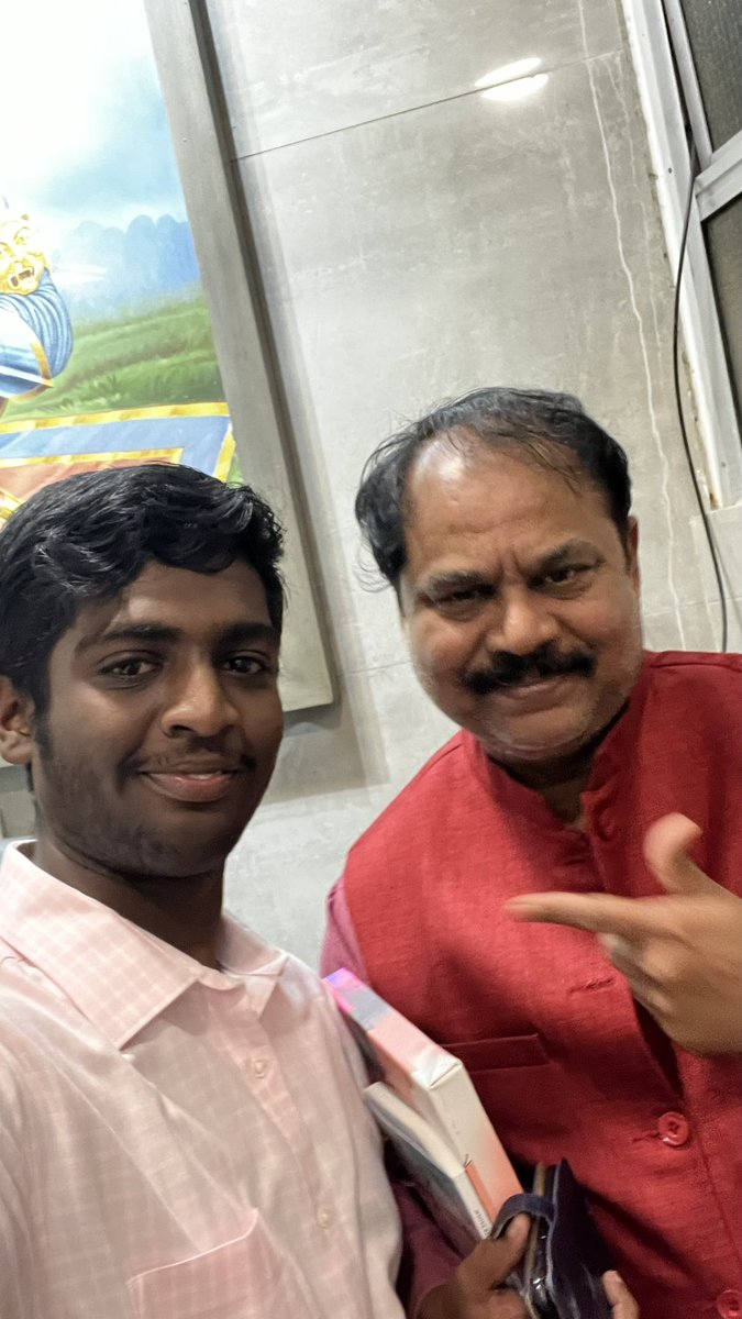 digitalbarath's tweet photo. "Just had the pleasure of meeting @ckknaturals, a truly inspiring figure! Grateful for his hospitality and attentive listening as I presented him with my book, 'Unleashing the Power of LinkedIn'."

 #Inspiration #LinkedIn #Networking #naturals https://t.co/7e2tp5XXsT