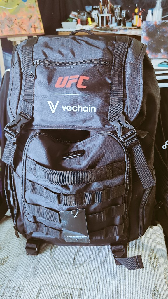 CryptoGnomie's tweet photo. Work mode deactivated 🙌
Like my new work backpack?
#VeChain #VeChainHasNFTs @vechainofficial @ufc https://t.co/D4YuUTzZHT