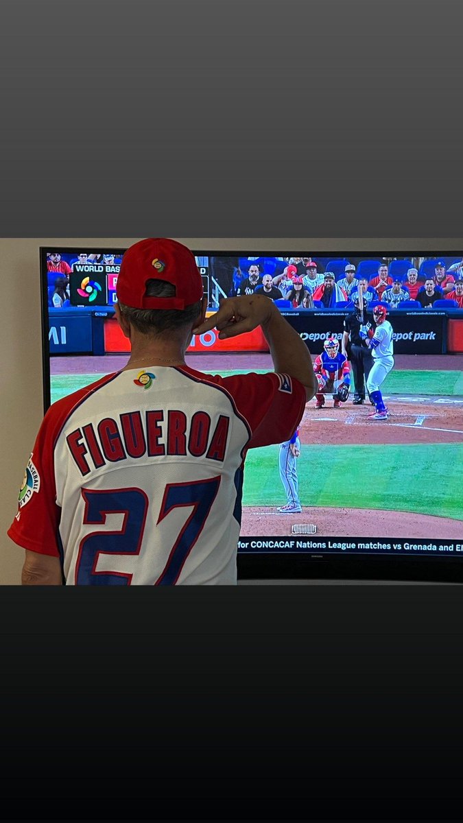 FiggieNY's tweet photo. Ahhhhh Dad reppin for the boys of @MLBPuertoRico #Vamenos
#puñeta https://t.co/uE89NeKt6w