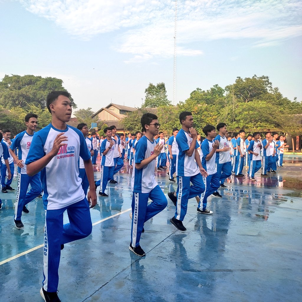 neskarstory's tweet photo. Neskar, 16 Maret 2023
Hari ini terakhir senam untuk kelas XII, bakalan kangen bgt nanti kalo udah lulus.. Sukses untuk Gen 57 angkatan 2023. https://t.co/wBQYhHYCYV