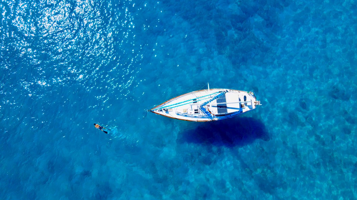 HawaiiSailing's tweet photo. CSY 44 (all islands) Beautiful, safe, sturdy, built for open ocean comfort. Here’s your chance to sail on a true classic passage maker. 2 private double staterooms https://t.co/YhcksfGAbp https://t.co/xj7cscrLfL