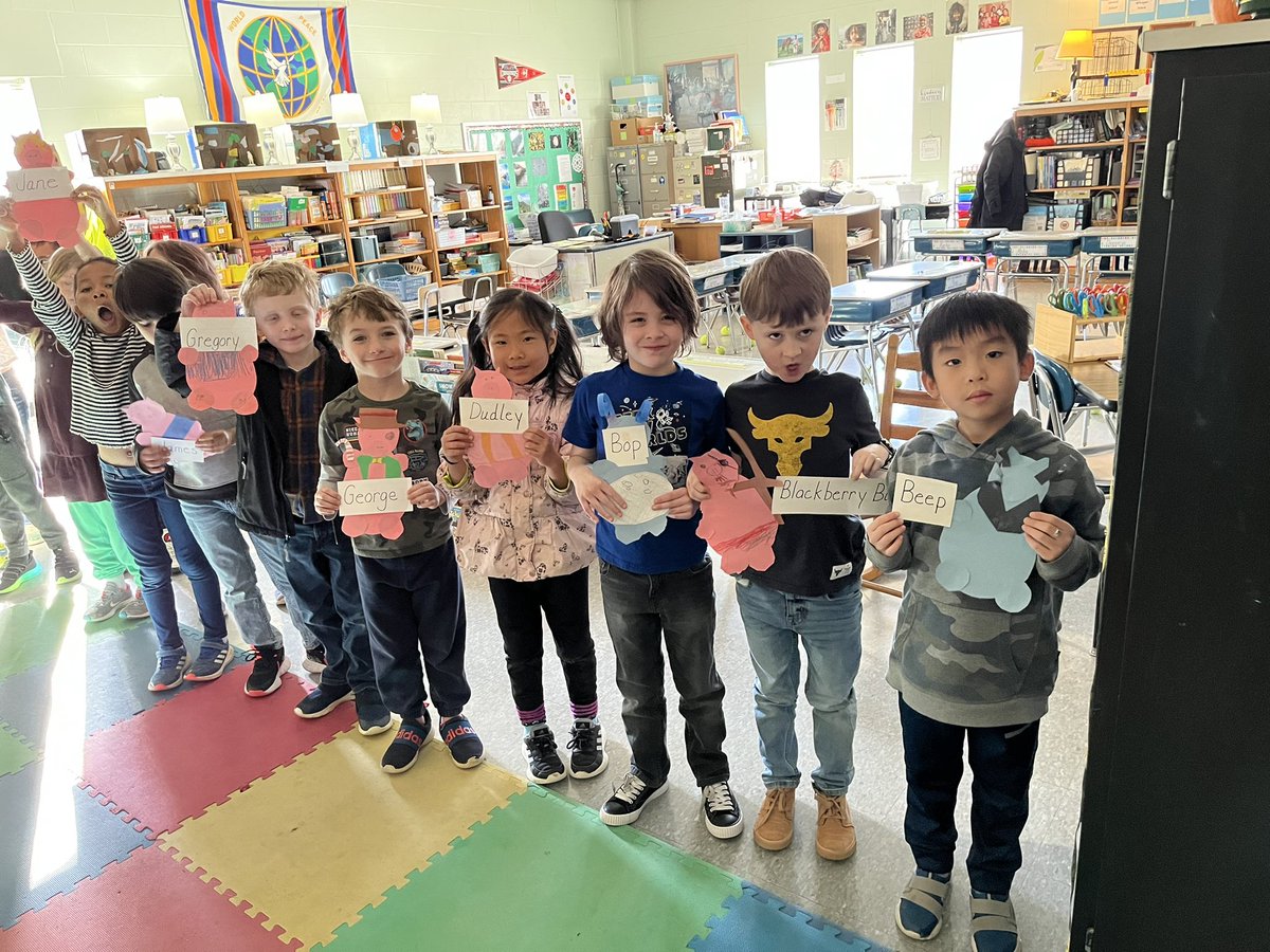HPTurtleTeacher's tweet photo. There are many ways to have fun with pigs! @HardinPark_WCS #TheWonderfulPigsOfJillianJiggs Alphabetical order #EssentialLifeSkill https://t.co/sKgmwUi7nK