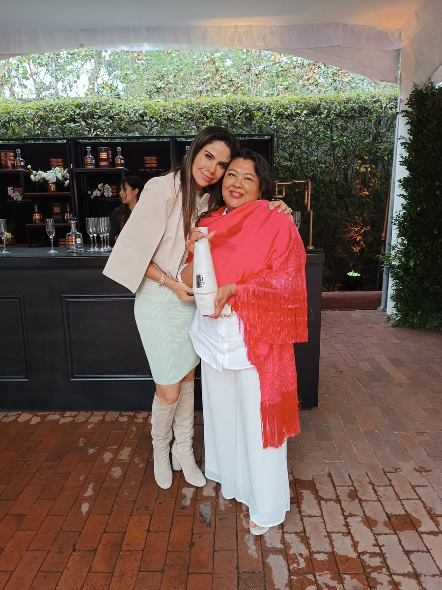 Gracias <a href="/PaolaRojas/">Paola Rojas</a> por la sensibilidad a la causa buscadora de Milynali Red <a href="/mahalofeliz/">#BuscoaMilynali</a> Revista <a href="/Quien/">Quién</a>