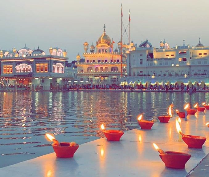 Kamalpreet1511's tweet photo. ਗੁਰਸਿਖਾ ਮਨਿ ਵਾਧਾਈਆ ਜਿਨ ਮੇਰਾ ਸਤਿਗੁਰੂ ਡਿਠਾ ਰਾਮ ਰਾਜੇ।।
ਕੋਈ ਕਰਿ ਗਲ ਸੁਣਾਵੈ ਹਰਿ ਨਾਮ ਕੀ ਸੋ ਲਗੈ ਗੁਰਸਿਖਾ ਮਨਿ ਮਿਠਾ।। https://t.co/qoSL505MgO