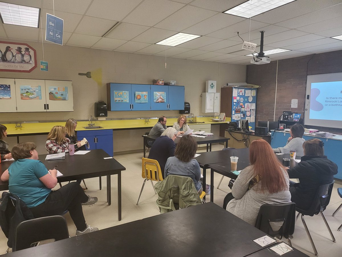 joycasey1122's tweet photo. West Valley SD #208 coaches digging deeper into co-planning with coaching labs and the inner circle protocol! #SCCoaching23 #coplanningwithevidence @ashbaughjerilyn @SweeneyDiane https://t.co/POPwUFOrLi