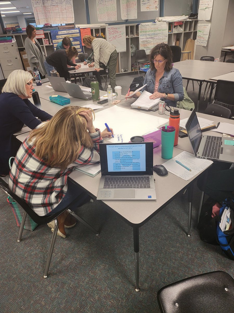 joycasey1122's tweet photo. West Valley SD #208 coaches digging deeper into co-planning with coaching labs and the inner circle protocol! #SCCoaching23 #coplanningwithevidence @ashbaughjerilyn @SweeneyDiane https://t.co/POPwUFOrLi