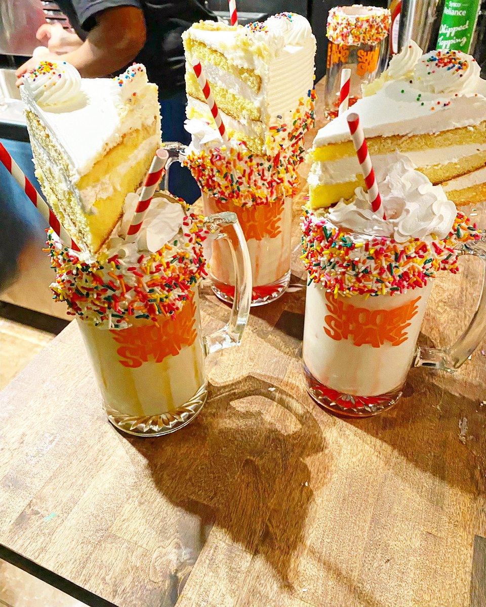kookburgerbar's tweet photo. THE KAKE SHAKE SHAKE 🍰 🍦 

#kakeshake #shoobieshake #kookburgerbar https://t.co/mxWNZclYEz