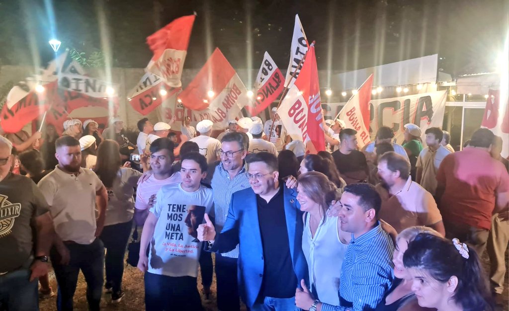 richarzurita's tweet photo. 👉Hace instantes en Yerba buena junto a cientos de jóvenes militantes y dirigentes de toda la provincia se llevó a cabo el #Plenario @boinablancaucr organizado por @ArielGarciaUCR 
"Es Hora de levantar bien en alto la Bandera del Radicalismo con mucho orgullo y mucha mística"🙏🇲🇨 https://t.co/c3y5k8uqO2