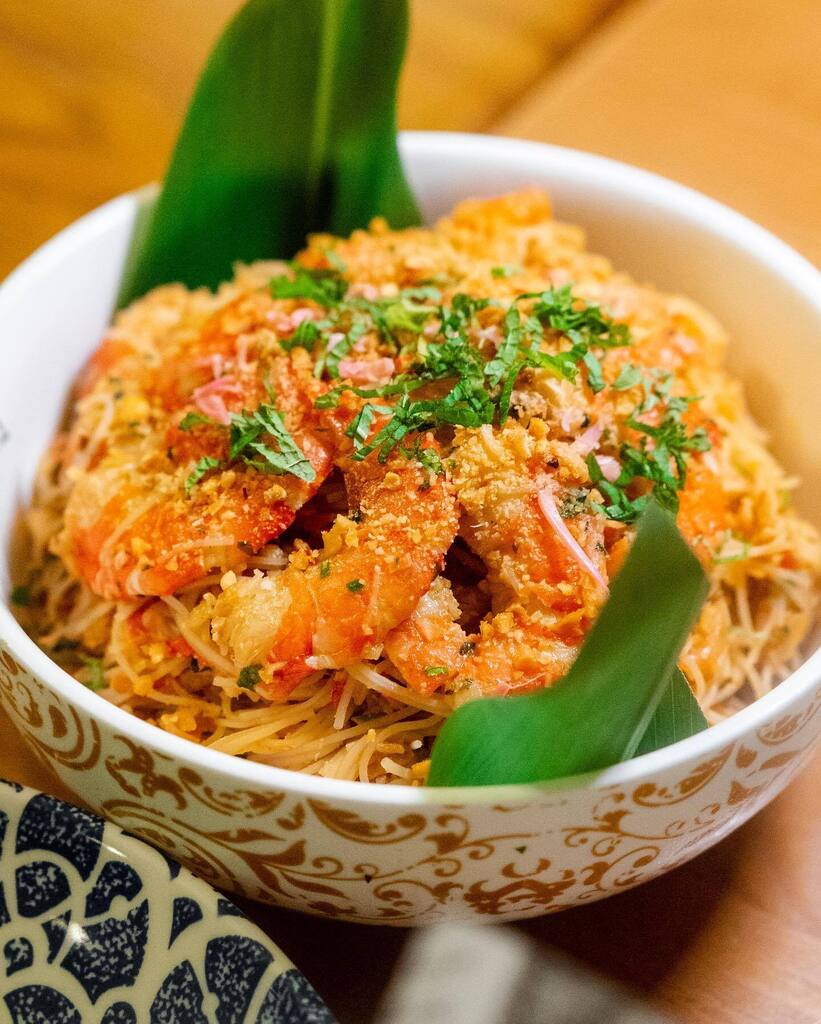 Jazpster's tweet photo. Celebrity Chef Wan brings a taste of royalty to @GingerSingapore at @ParkroyalBeachRoad’s #Ramadan Festive Lunch and Dinner #Buffet with select dishes from his repertoire of heritage Malaysian Palace Cuisine.

The famed 👍Laksa Johor, which interestin… https://t.co/HflGkLGKn5 https://t.co/OV75uuUxyE