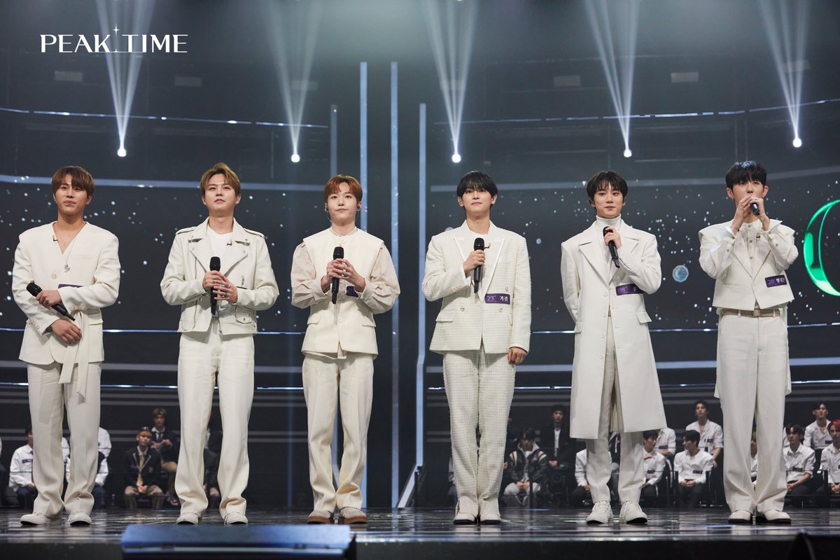 GOGOSING_SLL's tweet photo. <PEAK-CAM📸> #BEHIND
Hard to believe they were originally a different team, right?
✨ #UnionB Vocal Unit ✨ showing perfect teamwork
#PEAKTIME #JTBC https://t.co/MdW5i2C1BC