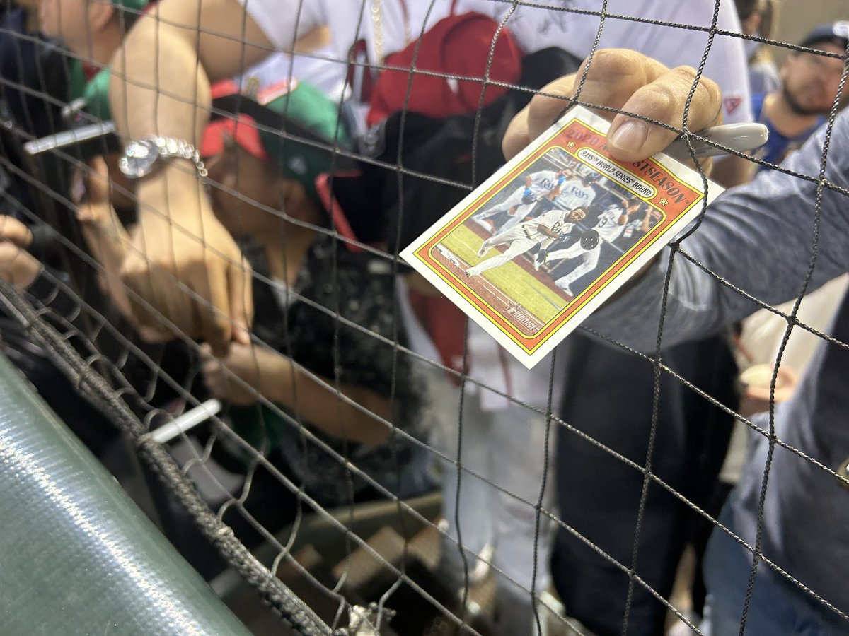 felipecorral's tweet photo. Un fenómeno llamado , Randy Arozarena , después de firmar autógrafos, tomarse fotos con la afición ,se puso el uniforme  y escribió página histórica en Phoenix.

Rompe récord (México) de producidas de Jorge Cantú ,es el nuevo líder con 9 remolcadas (hoy 5 ) #ClasicoMundial2023 https://t.co/NzY4mIjgWS