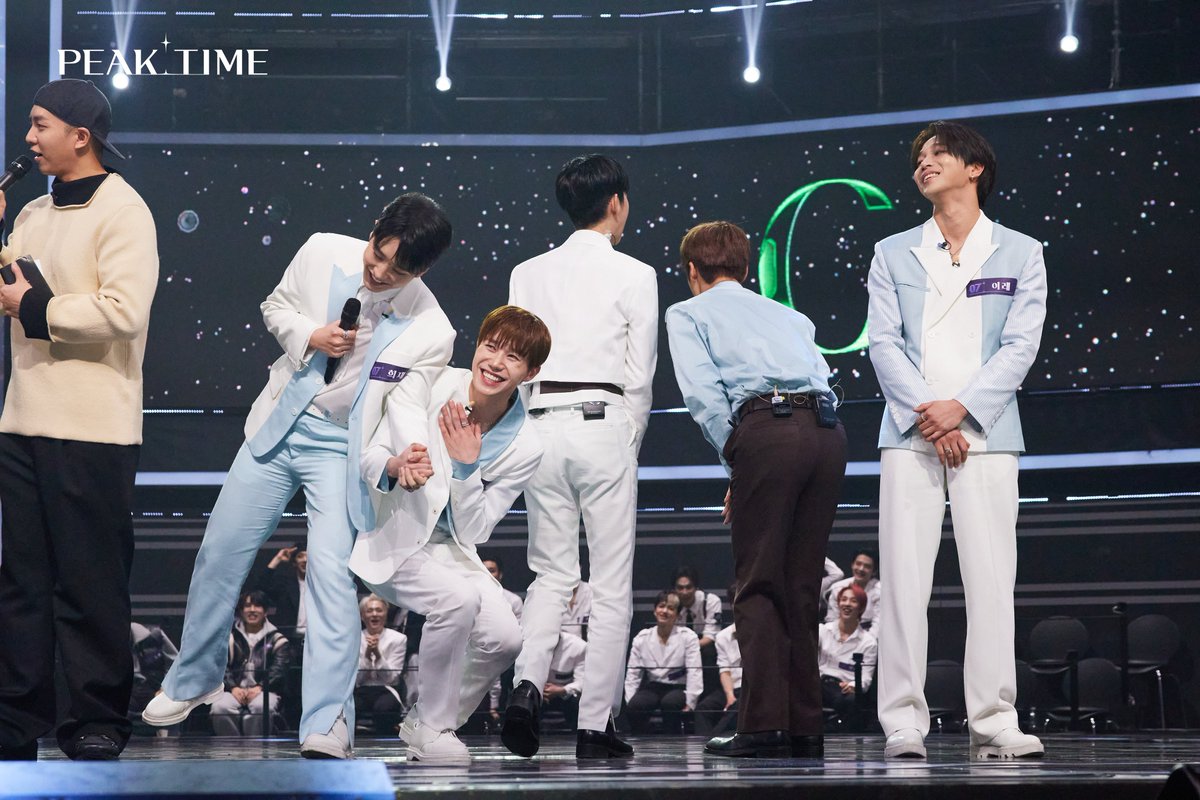 GOGOSING_SLL's tweet photo. <PEAK-CAM📸> #BEHIND
Hard to believe they were originally a different team, right?
✨ #UnionD Vocal Unit ✨ showing perfect teamwork
#PEAKTIME #JTBC https://t.co/tr7N2Kz7Pp