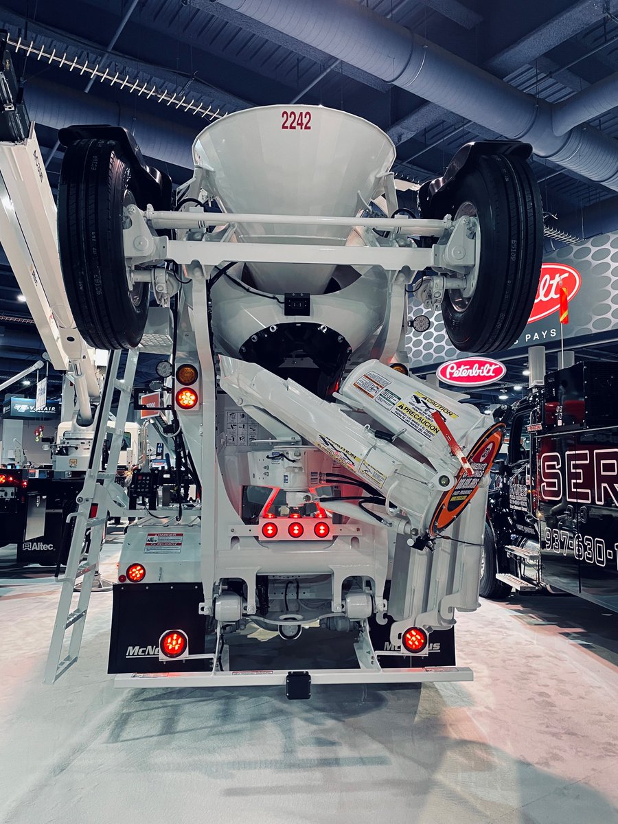 RevolutionMixer's tweet image. Check out this 10.5 YD³ McNeilus® Bridgemaster™ Mixer featured in the @peterbiltmotors booth at #CONEXPOCONAGG. Thank you Robertson&apos;s Ready Mix for keeping #OperatorAssurance in mind! #DrivingInnovationForward #McNeilusMixers #TeamMcNeilus #McNeilusBridgemaster #FLEXcontrols