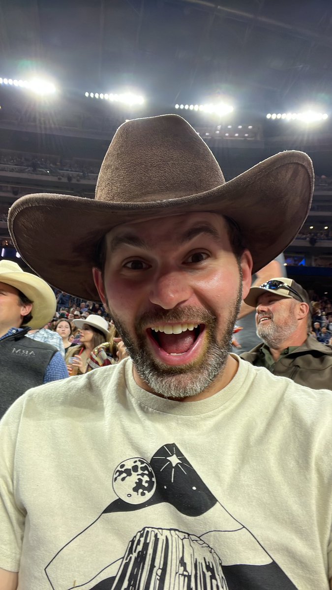 GreySkySymphony's tweet photo. #houstonrodeo https://t.co/JiNMG1FPxh