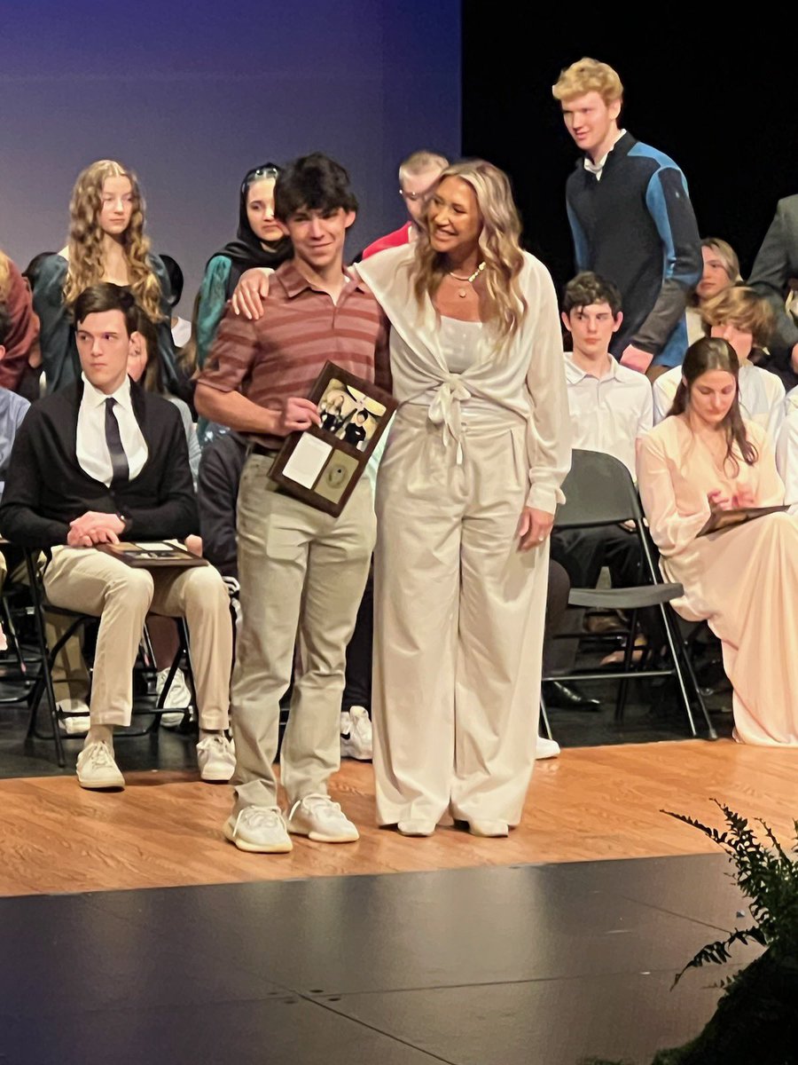 MeredithMoscato's tweet photo. People are awesome. People that see the amazingness in teenagers are especially so. Thank you Coffman HS teachers for taking the time to recognize these hardworking, unique, spunky, creative,_________ students. ☘️🙌🏼✨💚 @DublinCoffmanHS https://t.co/jywbqLF4Ku