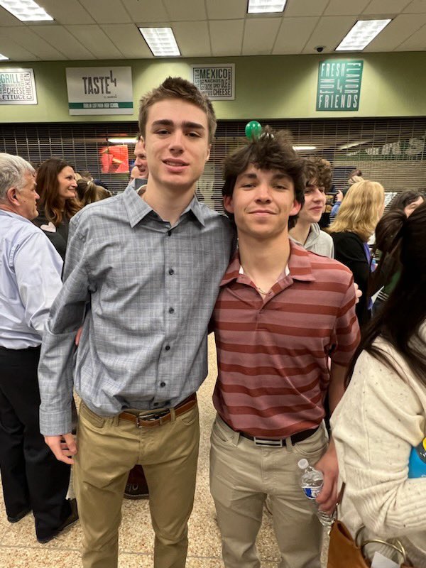 MeredithMoscato's tweet photo. People are awesome. People that see the amazingness in teenagers are especially so. Thank you Coffman HS teachers for taking the time to recognize these hardworking, unique, spunky, creative,_________ students. ☘️🙌🏼✨💚 @DublinCoffmanHS https://t.co/jywbqLF4Ku