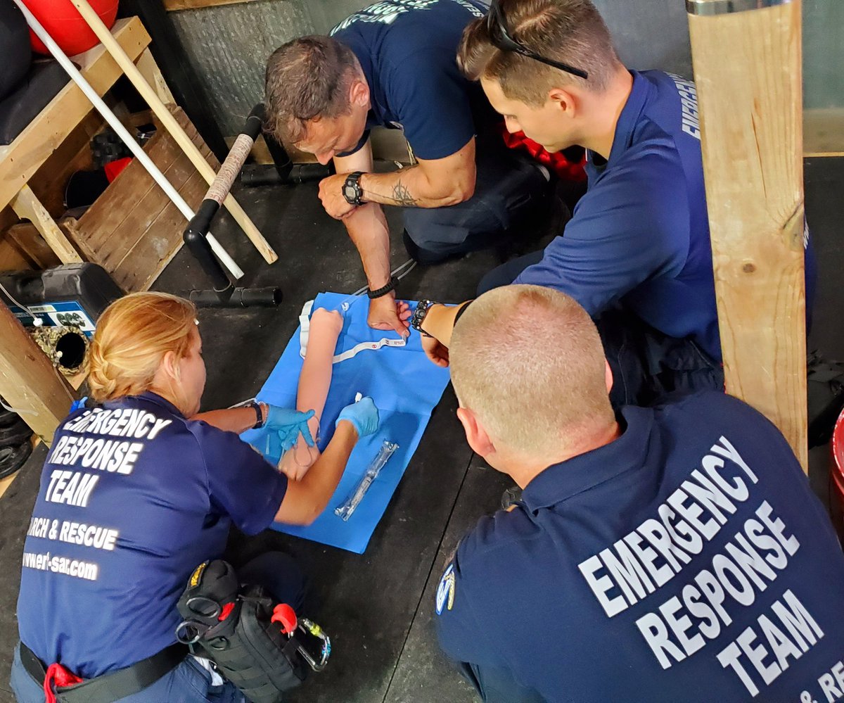 ERTSAR's tweet image. Our ERTSAR Paramedics &amp;amp; Rescue Techs during #SARTech training. 
•
#TACTICALMEDIC #disastermedic #austeremedicine #remotecare #SearchAndRescue #medic #STX #sarmedic #ertsar #thatothersmaylive 
•
#Paramedic #nurse #doctor #sar #st3 #st2 #firefighter #police #tacmed #tccc