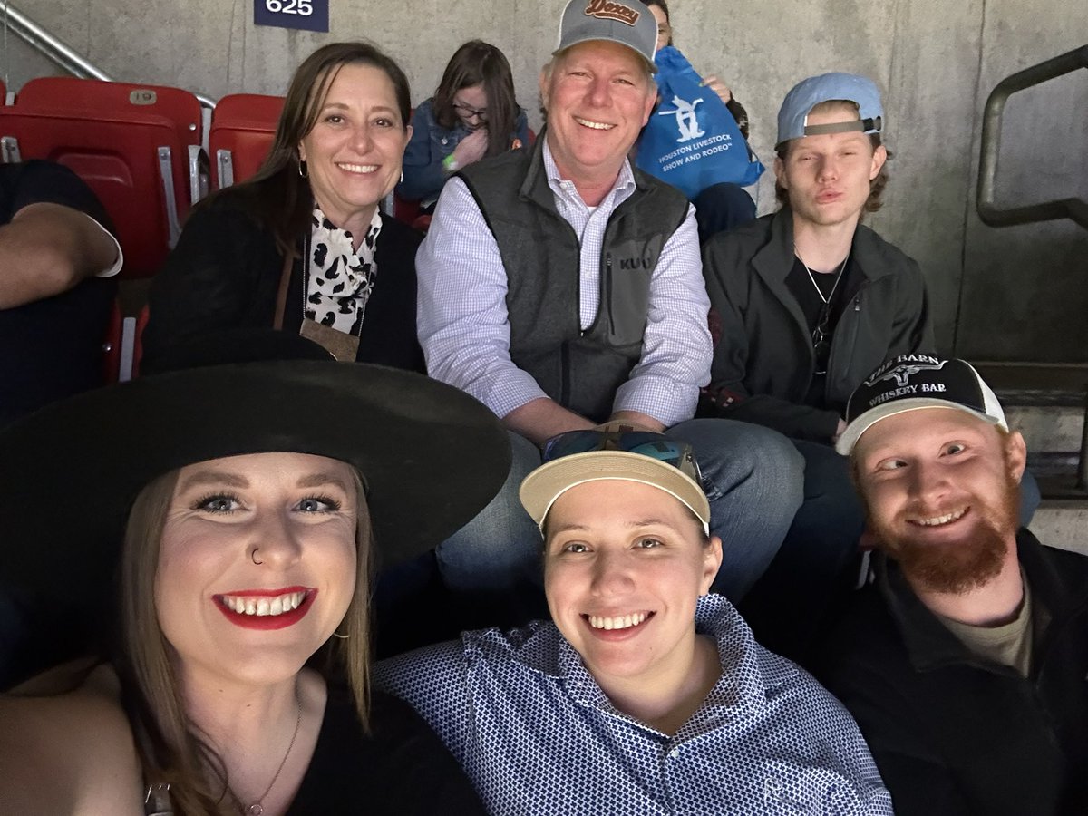 LaMaeUD's tweet photo. #RODEOHOUSTON https://t.co/0XupCNZi2C