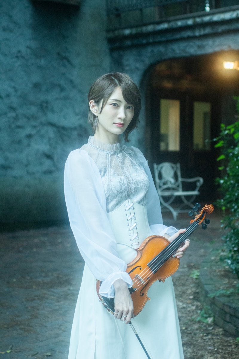 MIKU_BREAK's tweet image. 【追加ゲスト②】

Ayasaさん（@AyAsA_violin）

YouTubeでボカロ曲をはじめ様々な曲の「バイオリンで弾いてみた」を投稿されているAyasaさん🎻
その美しい音色とMIKU BREAKがどのような化学反応を生み出すのでしょうか？🧪

乞うご期待！！！💠🧬

#MIKUBREAK #初音ミク #CONDENSE #Ayasa