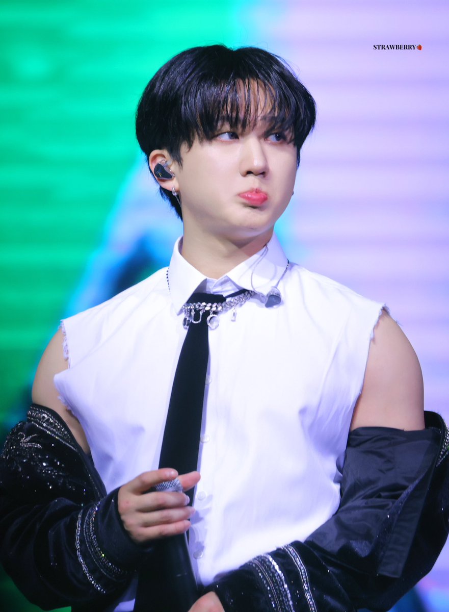 seochangbinpics's tweet photo. everything about him is perfect https://t.co/ImwlcBiqYd