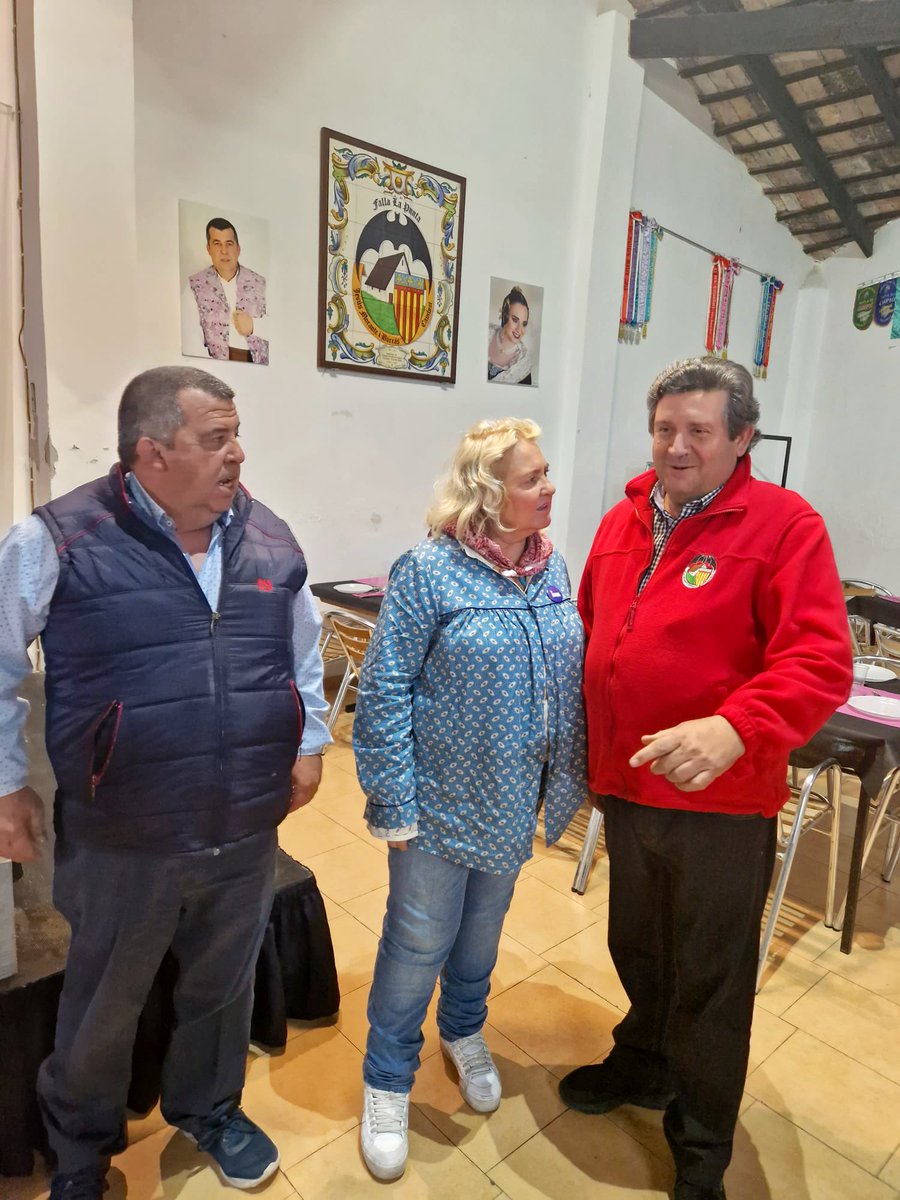 MJFSanSegundo's tweet photo. #RondaFallera de @popularesVLC @pp_pedanies_sud visitando 
Fallas de #PedaniesSud 

▶️ @FallaLaPunta https://t.co/DKsuZ58vyD