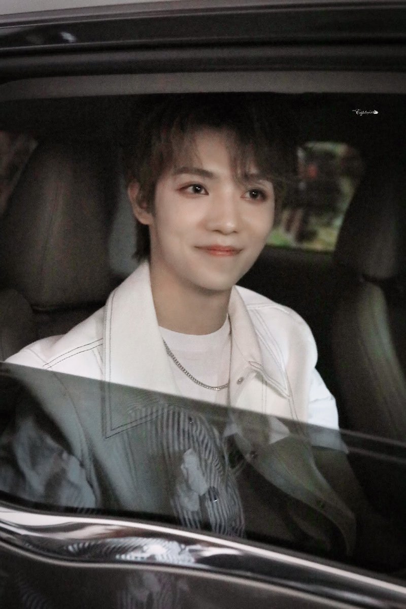 yizhouus's tweet photo. 生日快乐舟宝 对你的偏爱永远不变💚

#罗一舟0316生日快乐 
#罗一舟二十有三风起正扬帆
#罗一舟 https://t.co/ZR2uEPhr8e
