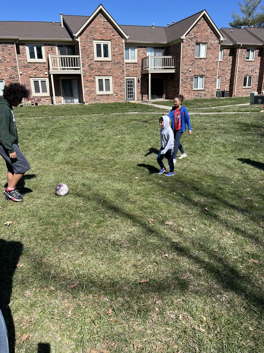 mrsbuschmann's tweet photo. What a fun afternoon visiting our @WhiteRiverEagle students &amp; their families in their neighborhoods!#goingplaces https://t.co/Jjx8g4ptVX