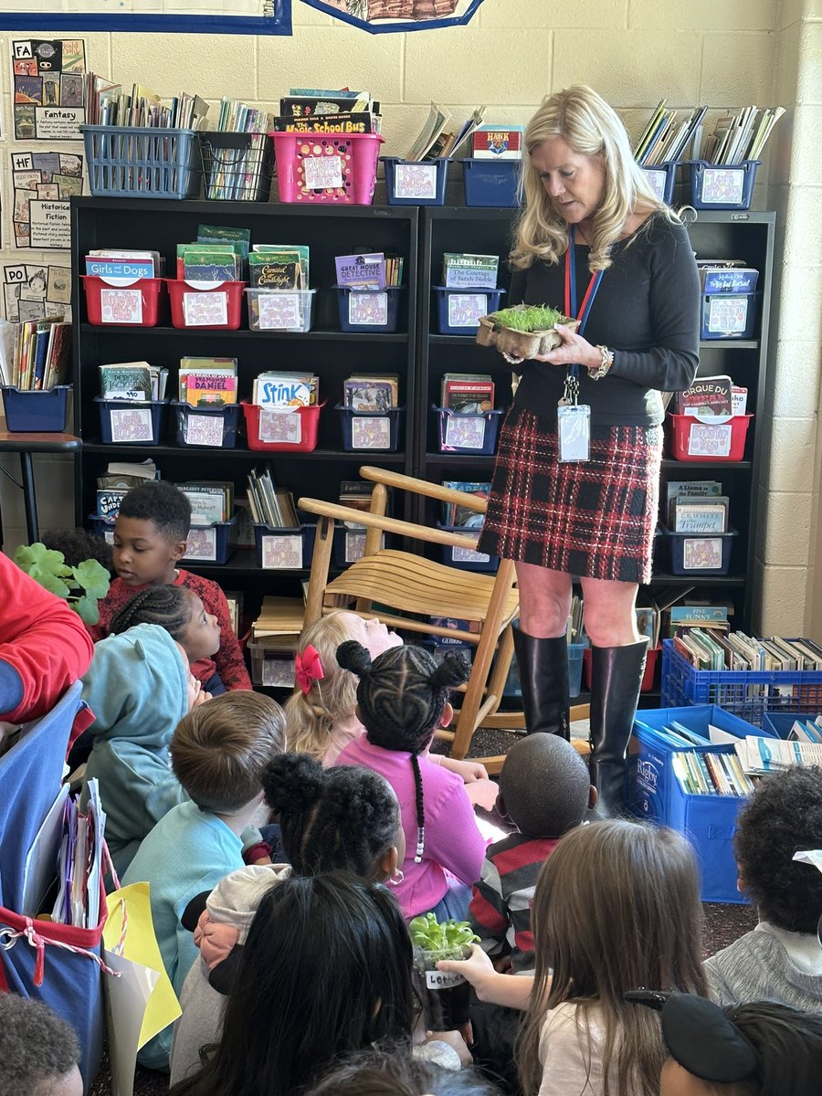 We explored plants this week with our 4th grade buddies.  <a href="/CatawbaTrail/">Catawba Trail Colts</a> <a href="/MacieFitzgeral9/">Fitz Flash</a>