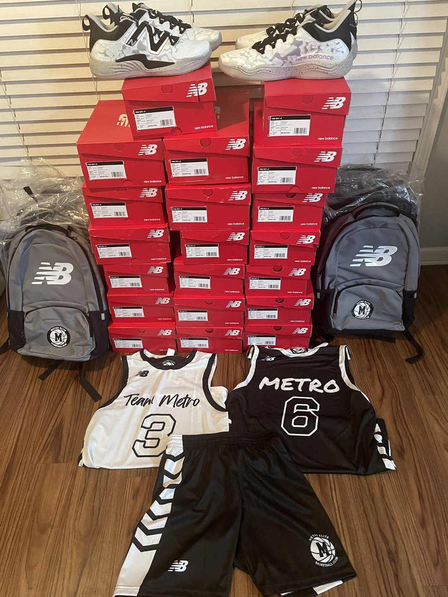 metroballers's tweet photo. We’ve come a long way as a program since 2014 when we started. Proud to rep Metro and the #metroway Ⓜ️etro business @newbalance @newbalancehoops #metroelitebasketballclcub https://t.co/8mNlzbcIGJ