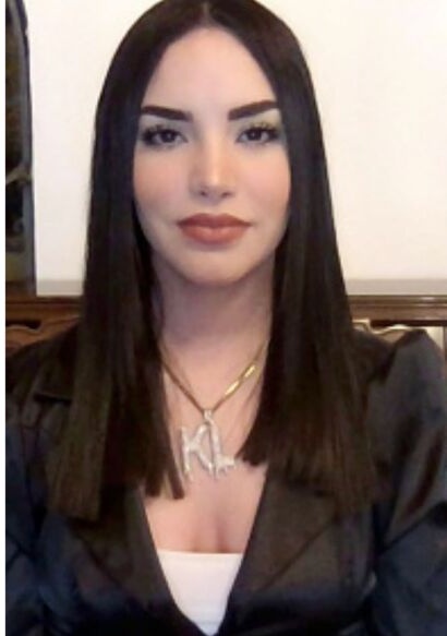 AICONICK_'s tweet photo. Como es posible que esta mujer halla arruinado su cara de esa forma, que le paso? https://t.co/XiWQ27WMXD
