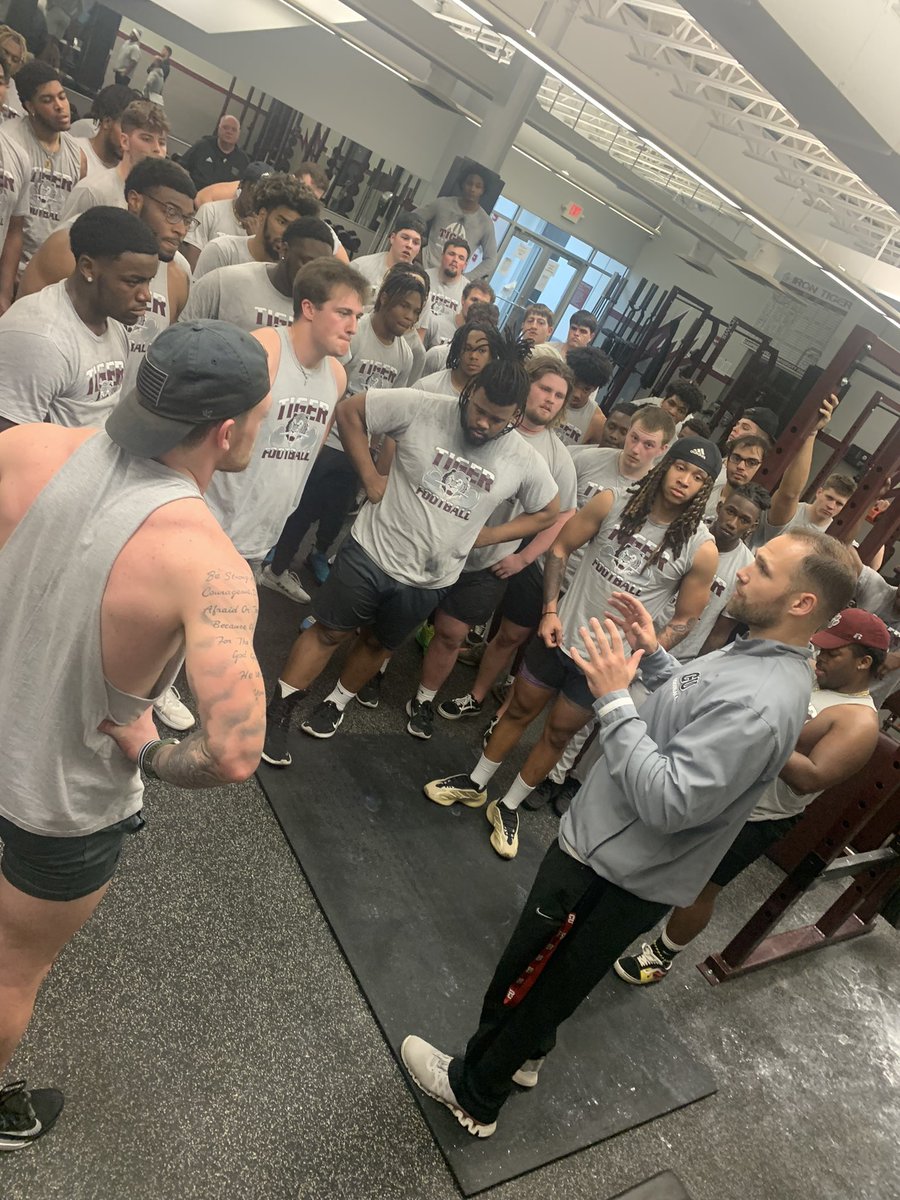 CoachGarnerOL's tweet photo. DAY ONE | DAY WON

#DayOne X 🐅 X #TigerUp https://t.co/CvQjtglfsB
